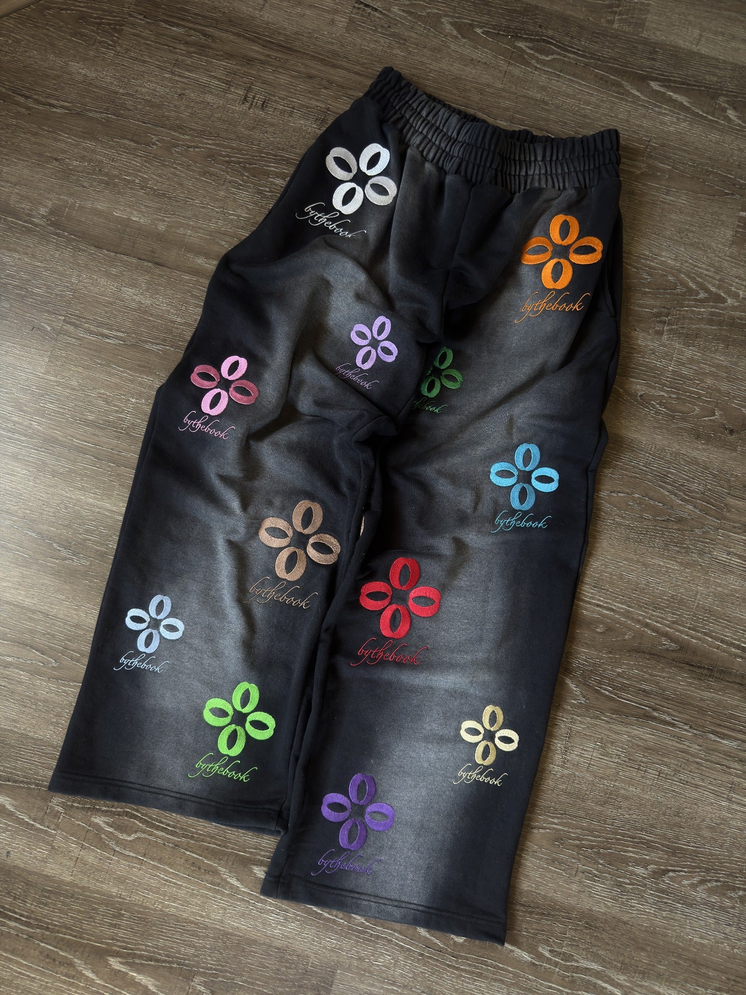 FLORAL SWEATS- BLACK