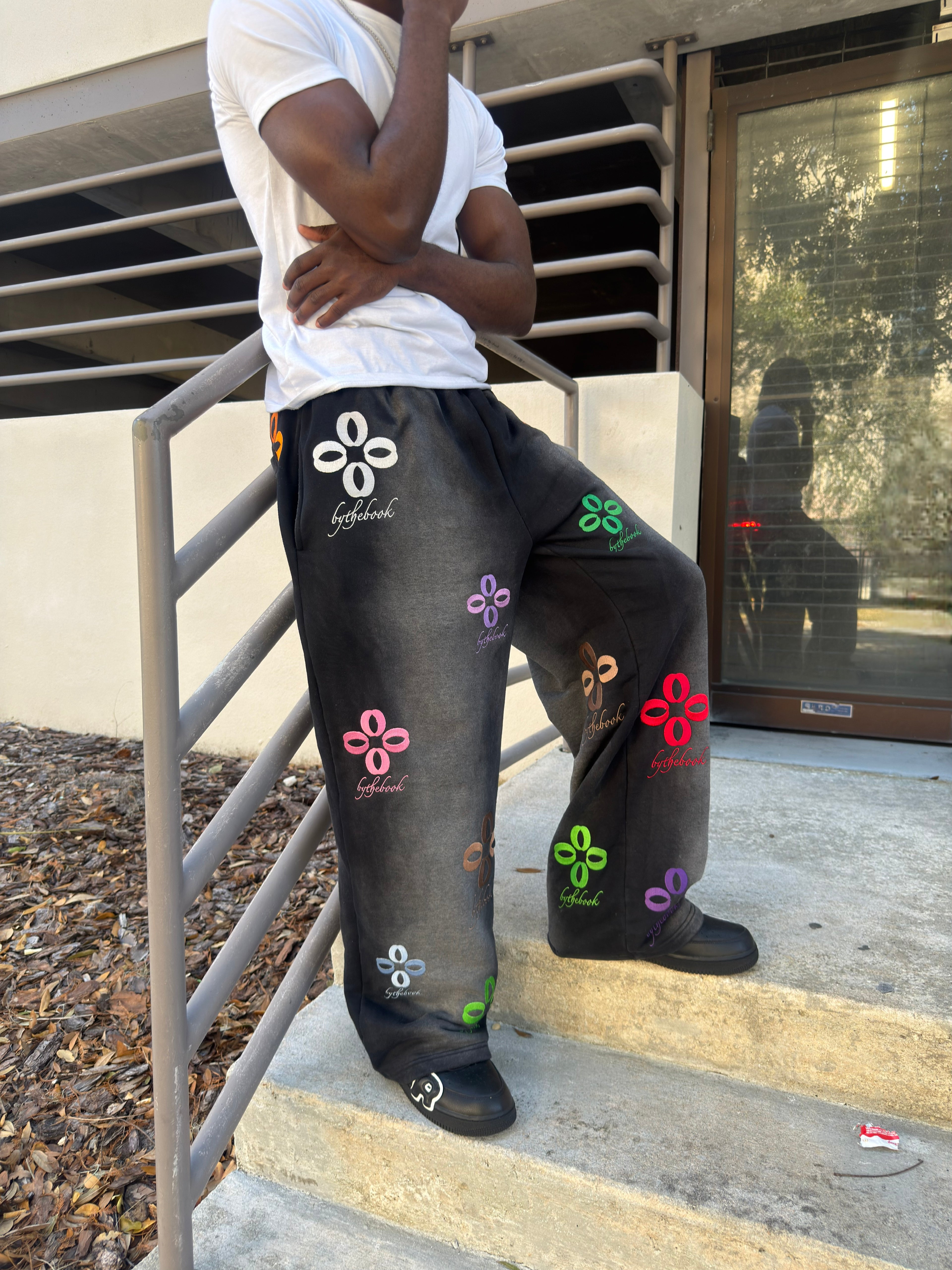 FLORAL SWEATS- BLACK