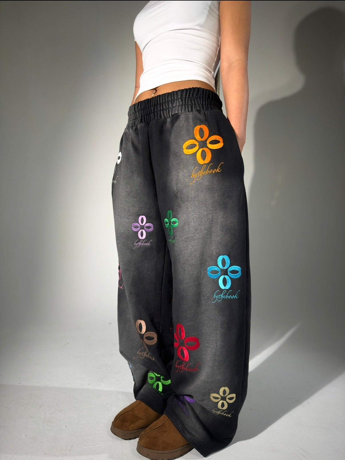 FLORAL SWEATS- BLACK