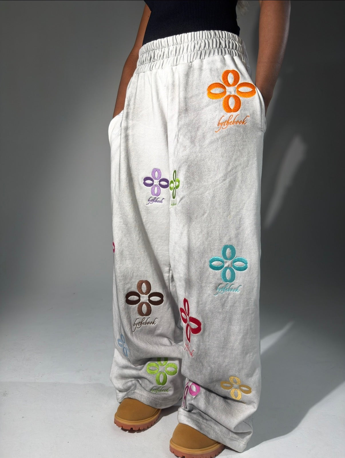 FLORAL SWEATS- WHITE